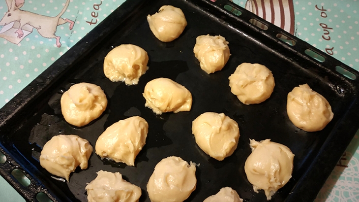 Рецепт заварных булочек с грибами и сыром: выкладываем тесто