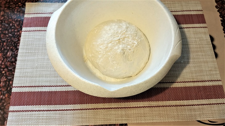 Тонкий осетинский пирог - ставим тесто в теплое место